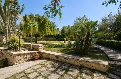 Marina di Modica Villa | Wonderful private villa for 7 guests with hot tub, WIFI, A/C, TV and patio