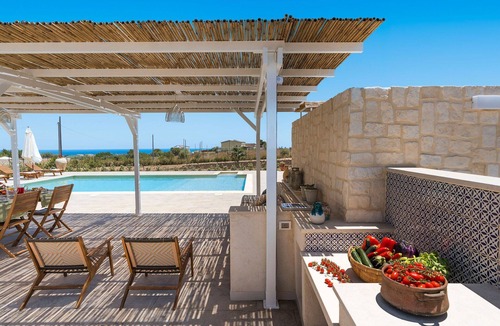 Pachino Villa | Wonderful private villa for 4 guests with WIFI, private pool, A/C, TV, terrace and panoramic view