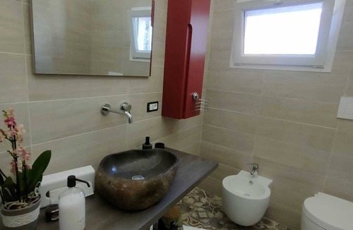 Novoli House | "Yarns and Embroidery" suite with living room, private bathroom, garden and hydro bath