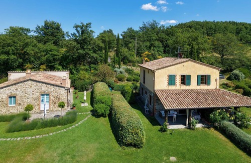 Roccalbegna House | Zolferate: peaceful romantic cottage with private garden