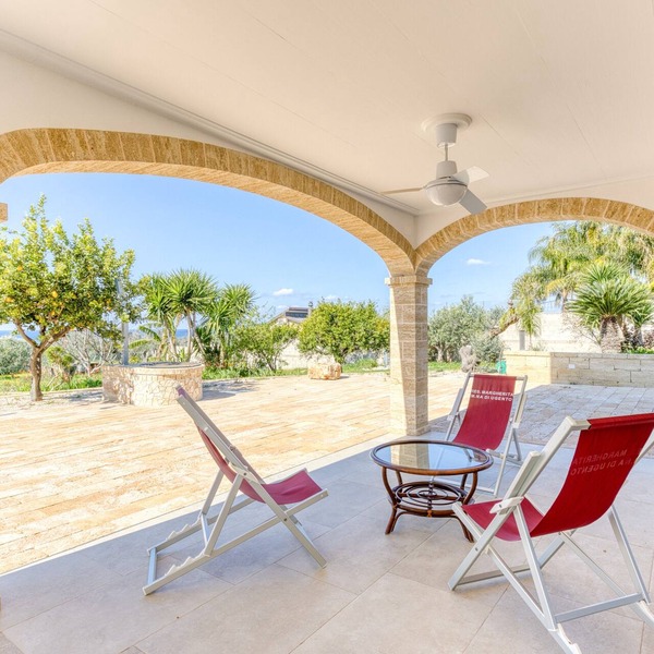 Villa Bianca Apartment 2 with Sea View, Wi-Fi and Air Conditioning