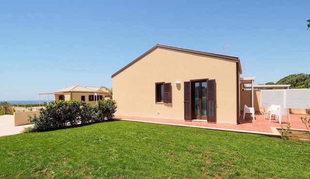 2 bedroom beach front home in Marina di Modica