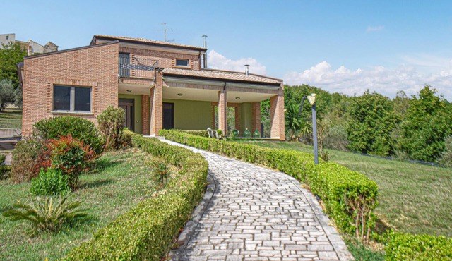 3 bedroom gorgeous home in Torre Le Nocelle
