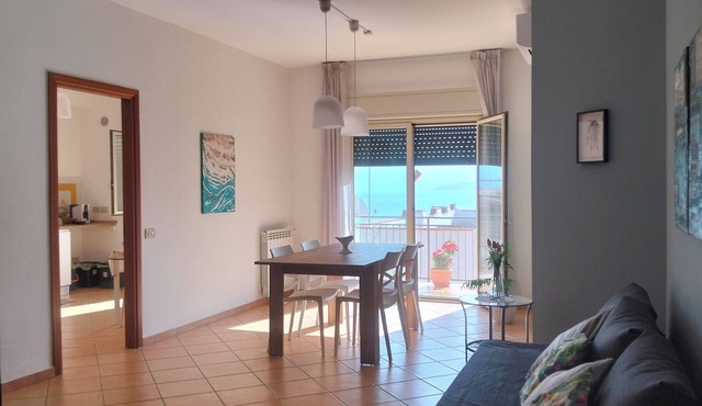 A 125-square-meter apartment with a balcony where you can relax while gazing out at the sea in Santa Flavia