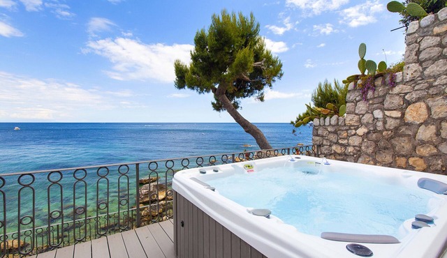 AMORE RENTALS - Casa Giovanna B - Nerano apartment with hot tub and direct sea access
