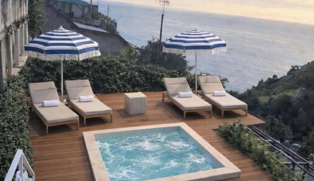 AMORE RENTALS - Villa Costa Incantata with Sea View and Jacuzzi