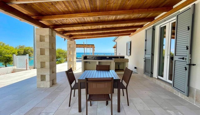 Apartment 'Cala Galatea 3' with Sea View, Private Terrace and Wi-Fi
