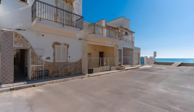Apartment 'Due Passi Dal Mare Primo Piano' with Sea View, Shared Terrace and Air Conditioning
