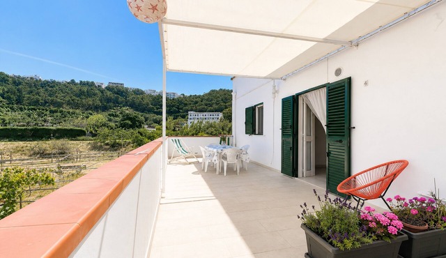 Apartment 'Francesca, Trilo C' with Shared Terrace, Wi-Fi and Air Conditioning