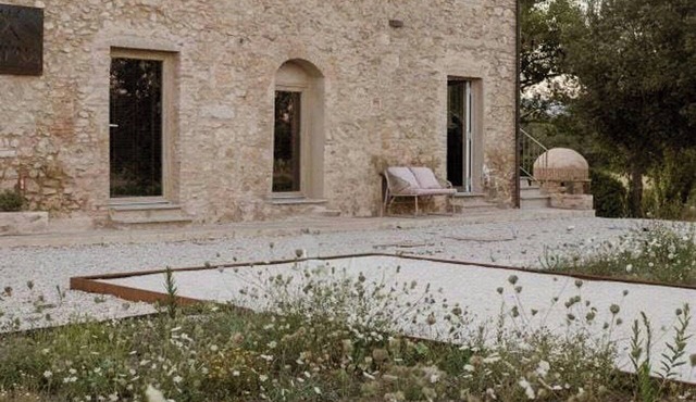 Apartment in a Historic farmhouse with heated pool in Montescudaio