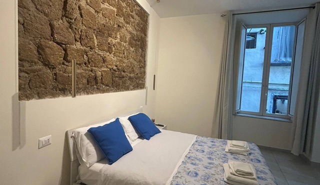 Apartment in the beating heart of Naples a few steps from Via Toledo