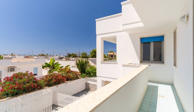 Apartment 'Residence La Perla - Smeraldo' with Balcony and Air Conditioning