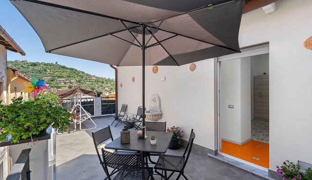 Apartment 'La Casa Di Zio Michelino' with Mountain View, Wi-Fi and Air Conditioning