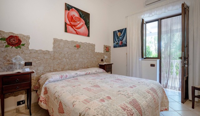 Apartment 'Villa Tonia - Stanza Rosa' with Private Terrace, Wi-Fi and Air Conditioning