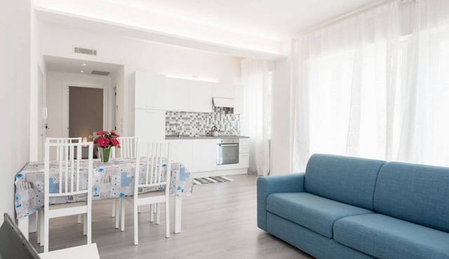 Appartamento con balcone a 1 km da Piazza Erbe