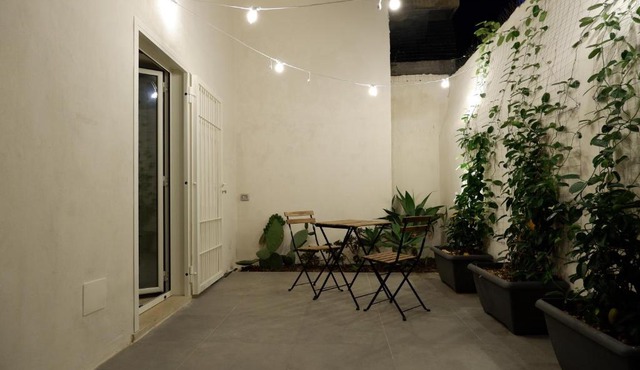Bari Central Patio