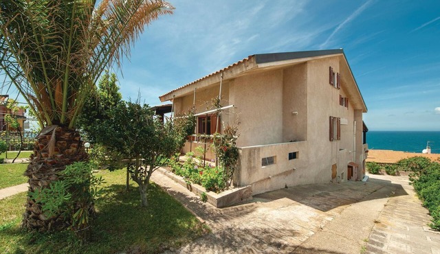 Beach front apartment in Porto Alabe