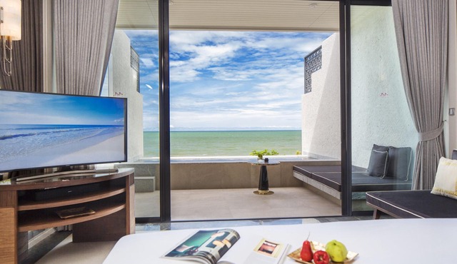 Beachfront Pool Suite in Cha Am