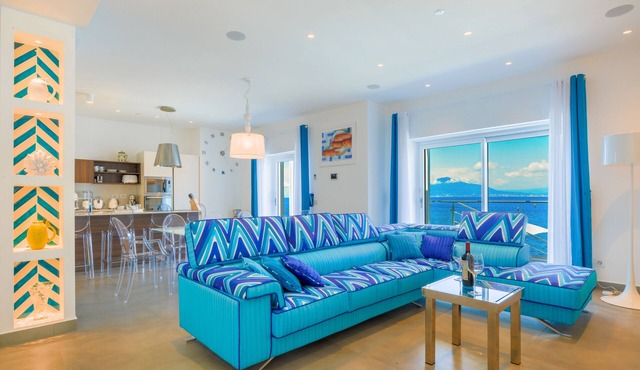 Beachfront Villa Sorrento & private sea access in Sorrento