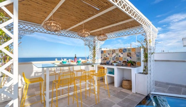 Beautiful luxury flat. Spacious terrace with panoramic sea views & dipping pool.