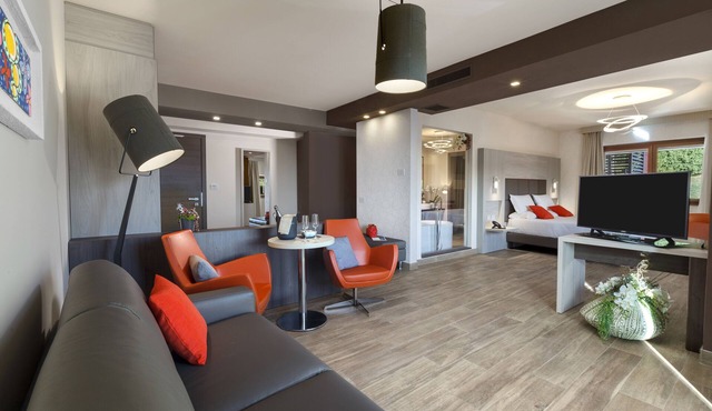 BHotel