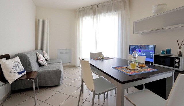 Bilocale con balcone Mina 6