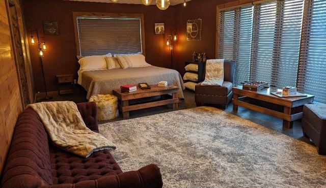 Boho & Rustic Getaway ~ King Bed ~ Near Madison! in McFarland