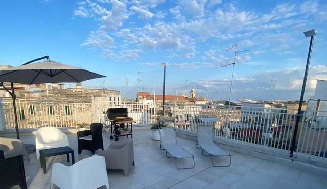 Casa Bianca il tuo Bnb, Big Terrace downtown, 15min Airport & Sea