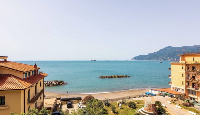 Casa Elan Salerno, large and bright apartment, a stone's throw from the beach