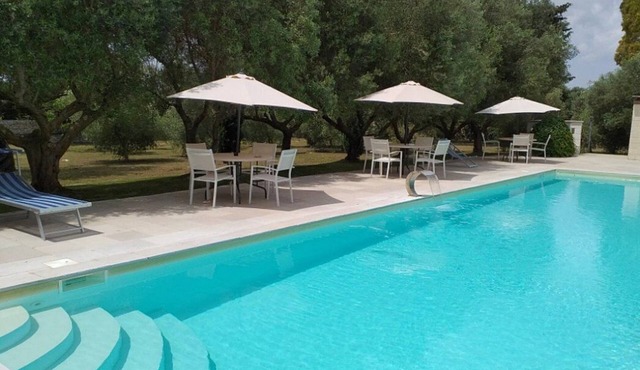 Casa Vega C: A welcoming apartment that is part of an ancient country house in the characteristic style of the Apulian countryside, with Free WI-FI.
