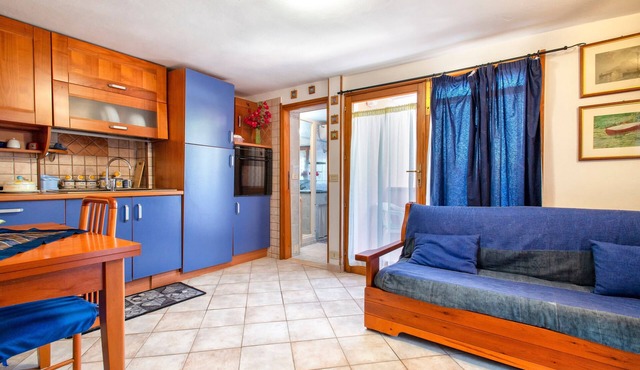 "Casetta Brandinu" Vacation Home with Mountain Views, a Balcony, and Wi-Fi