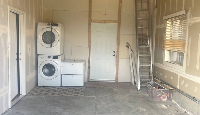 Charming 1-bedroom tiny loft condo with garage and hot tub access. in Hooper