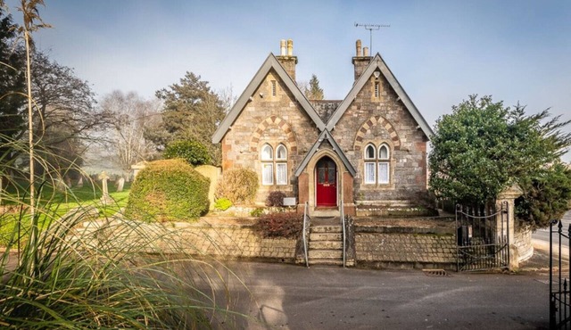 Charming character lodge in cemetery grounds in Devon