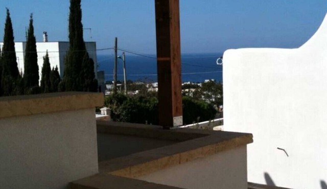 Charming cottage on 4 floors with sea view, air conditioning and barbecue.