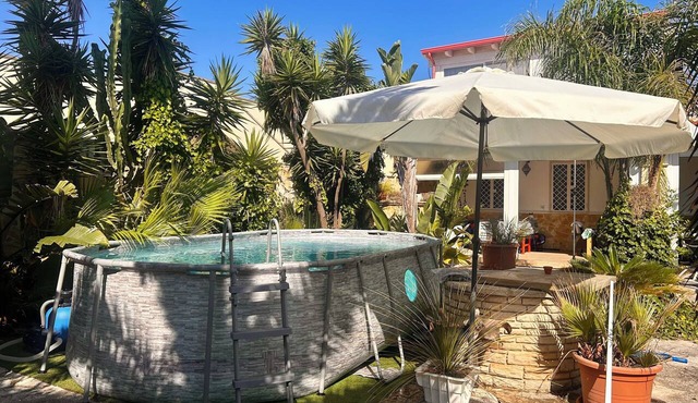 Charming detached villa for up to 8 people 150 meters from the sea