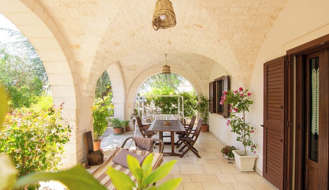 Cisternino-Trullie and Lamie: Grove in Valle D'Itria, "L'Ulivo" accommodation