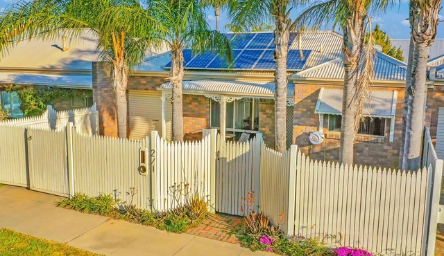Collier Terrace: charming + central in Echuca