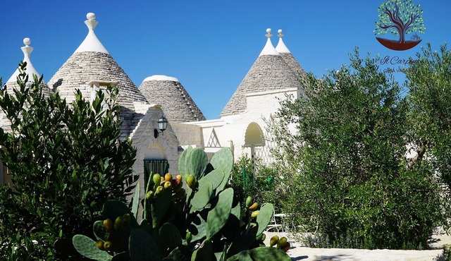COMPLEX OF TRULLI WITH POOL IN THE COUNTRYSIDE. GREAT LOCATION: TRULLO GRANDE