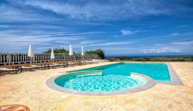 'Con Balcone' Apartment with Sea View, Wi-Fi and Air Conditioning in La Muddizza