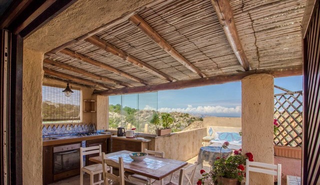Cozy and bright 80 square meters apartment, perfect for four people, located on the first floor of a condominium with a swimming pool (no elevator).The property is located in Liscia di Vacca, a short distance from Porto Cervo, reachable by car or public