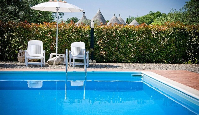 Degli Archi: 1800s trullo house with hillside views and pool