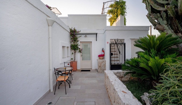 Double Room Carrubo in Monopoli: Comfort Between Sea and Hills