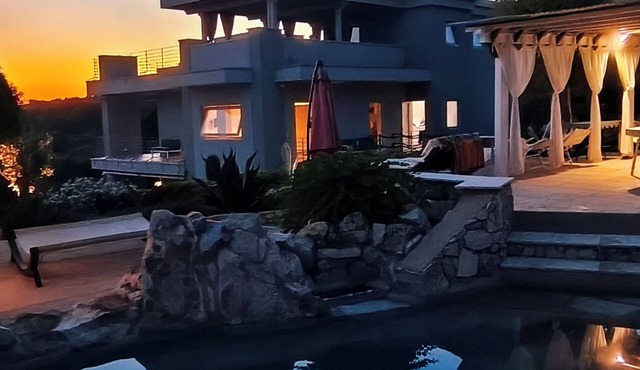 Entire Villa Cà del Mar with swimming pool carved into the rock