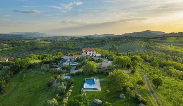 Exclusive villa with panoramic pool and gym