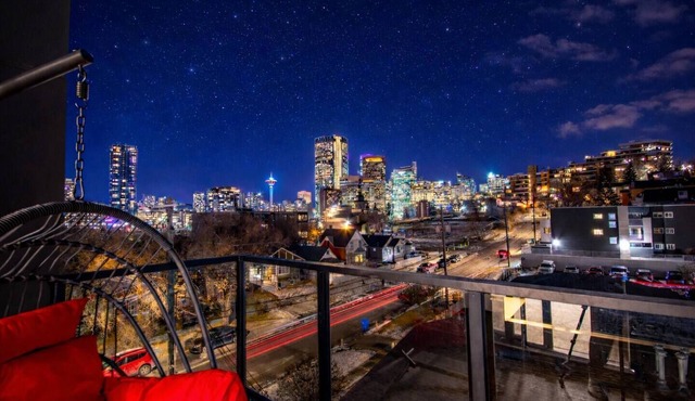 Executive Suite| Downtown Skyline View| UG Parking in Calgary