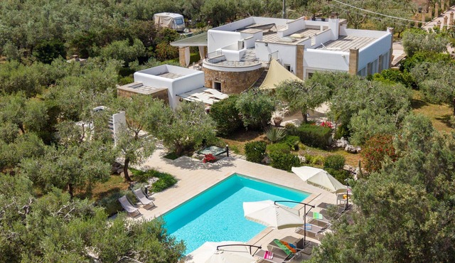 Fantastic beach villa with pool and garden