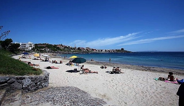 Front sea villa next to the beach, 5 min from town, shops, restaurant