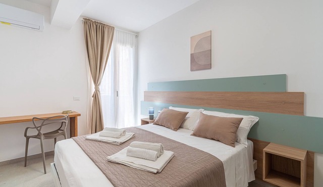 Giualè Portopalo '6' with Sea View, Wi-Fi, and Air Conditioning