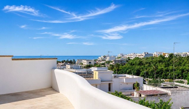 Ground-Floor One-Bedroom Apartment with Sea-View Balcony in Castro di Lecce