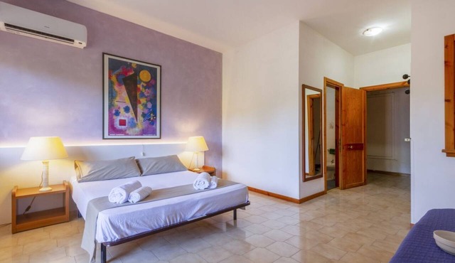 GuestHost - Alice Campoverde: Apartment 215